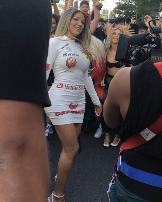 Shirin David lächelt nackt bilder