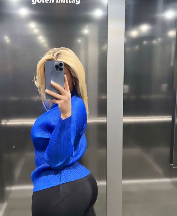 Shirin David lächelt muschi