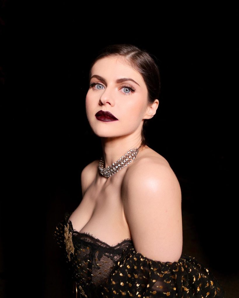 Alexandra Daddario blickt nackt bilder