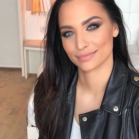 Amira Pocher stellt feuer dar xxx porno