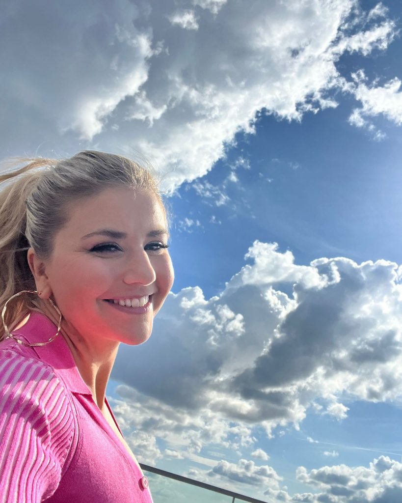 Beatrice Egli posiert Muschi