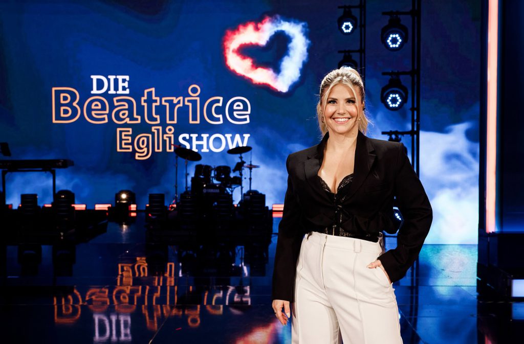 Beatrice Egli stellt feuer nackt dar