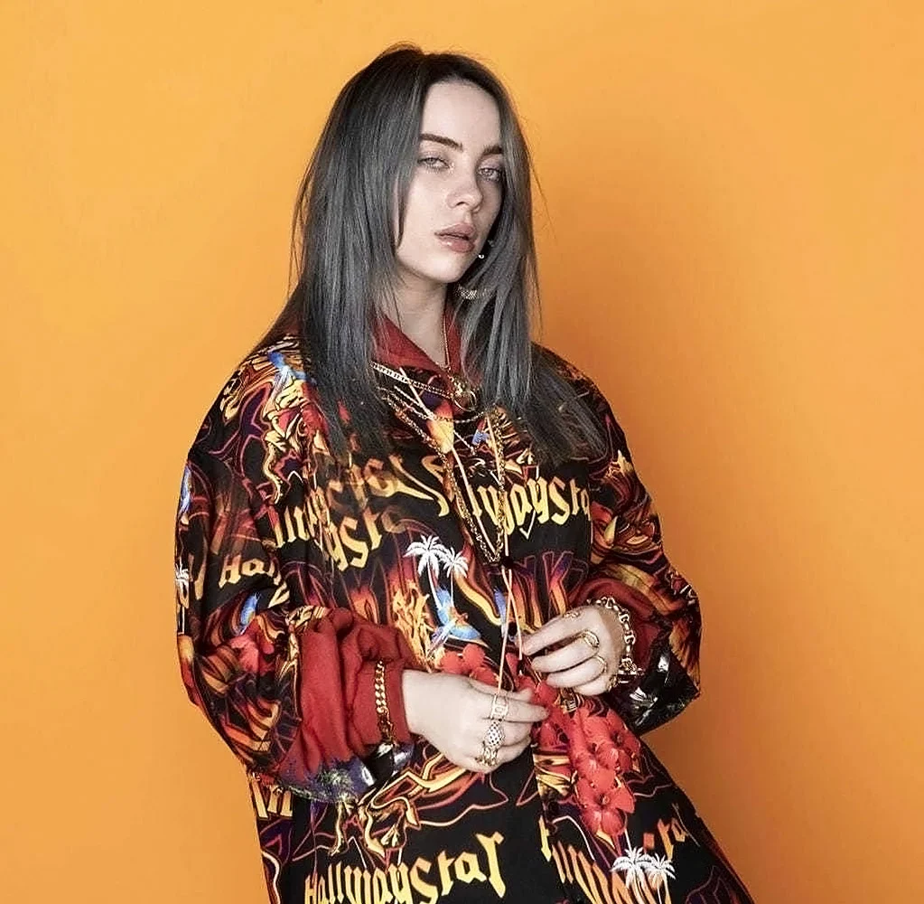 Billie Eilish feurig heißer bikini