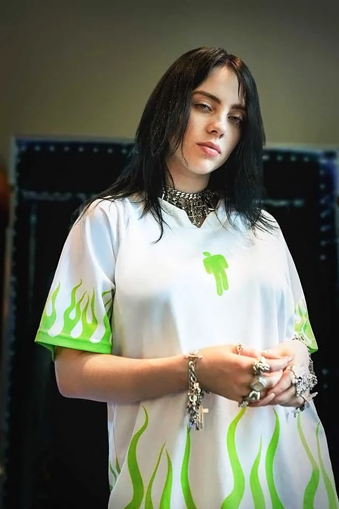 Billie Eilish modellierung heiß