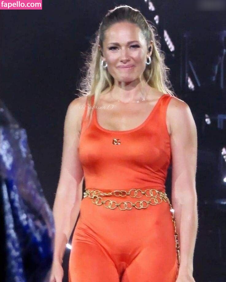 Helene Fischer lächelt Brüste