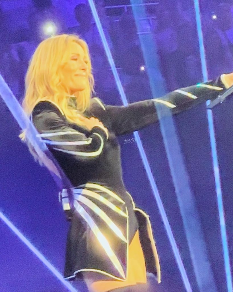 Helene Fischer schildert feuer nackt