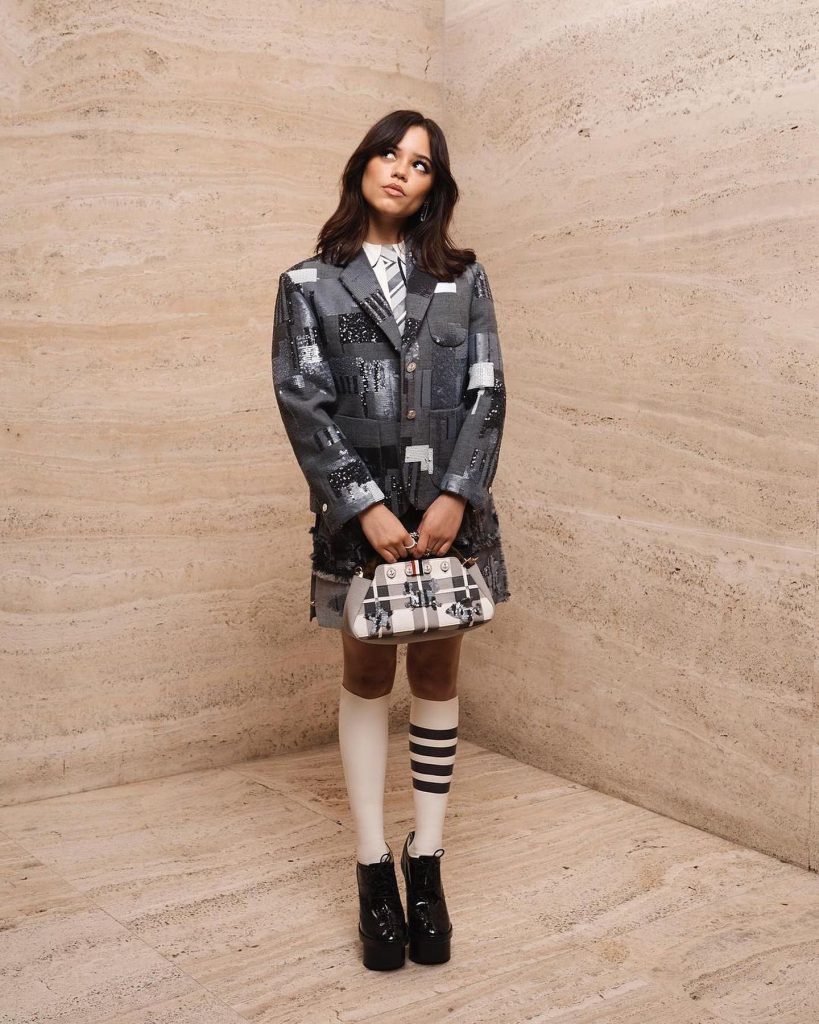 Jenna Ortega schildert feuer arsch