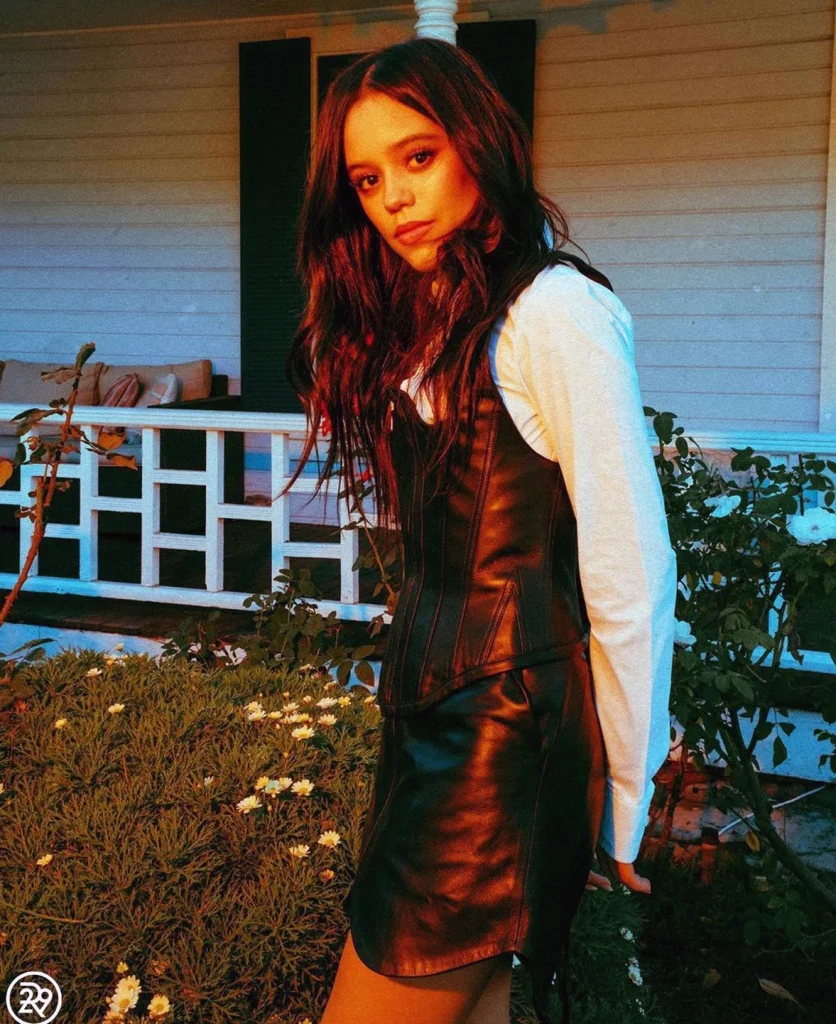 Jenna Ortega schildert feuer sex szenen