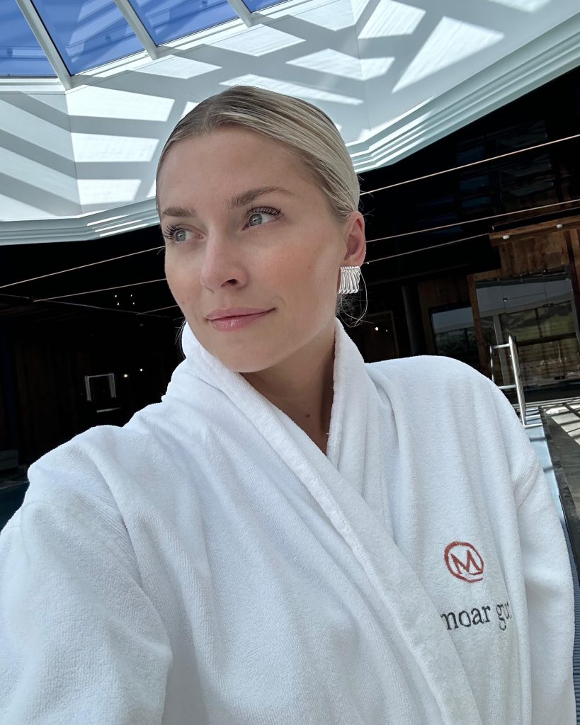 Lena Gercke stellt feuer sexy dar