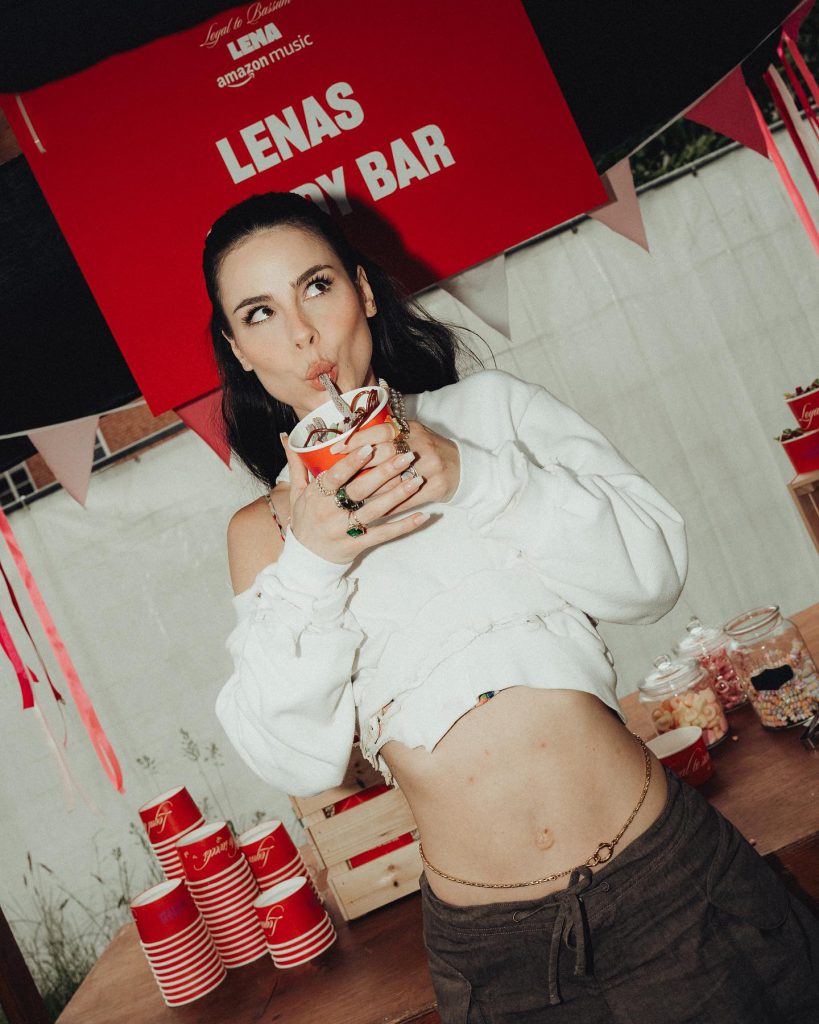 Lena Meyer Landrut posiert heiß