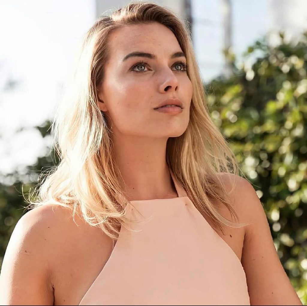 Margot Robbie sieht sexy aus