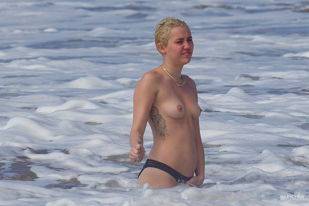 Miley Cyrus posiert nackt bilder