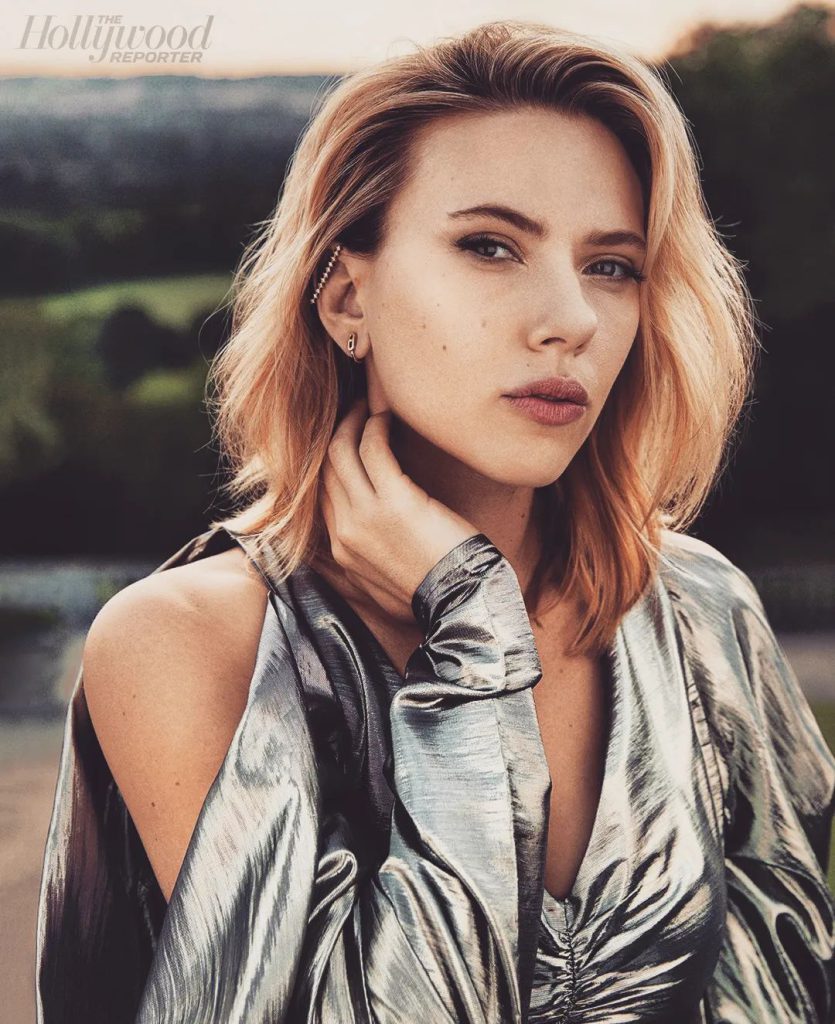 Scarlett Johansson modeling arsch