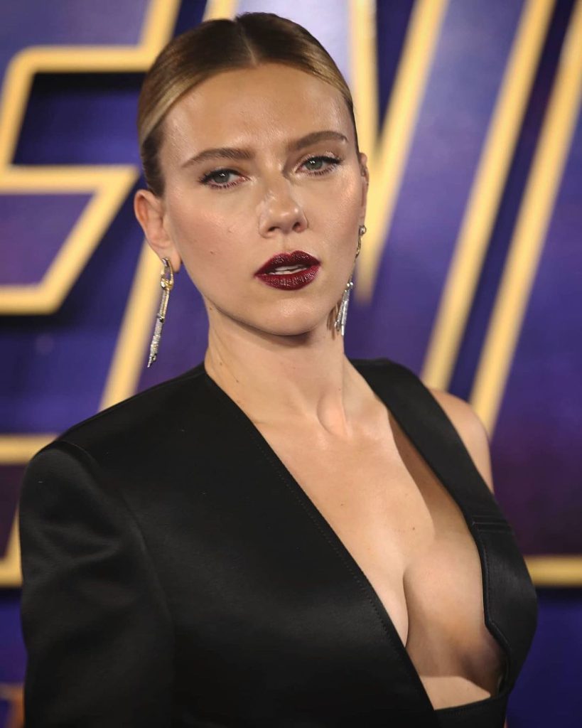 Scarlett Johansson posiert heiße Fotos