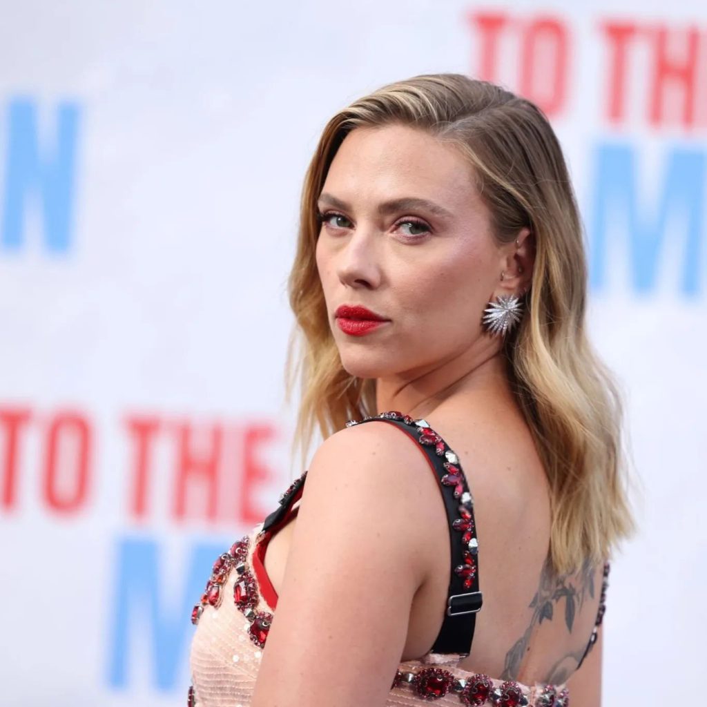 Scarlett Johansson stellt feuer sex dar