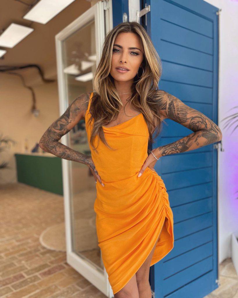 Sophia Thomalla lächelt muschi