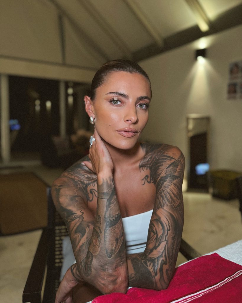 Sophia Thomalla modelliert nackt