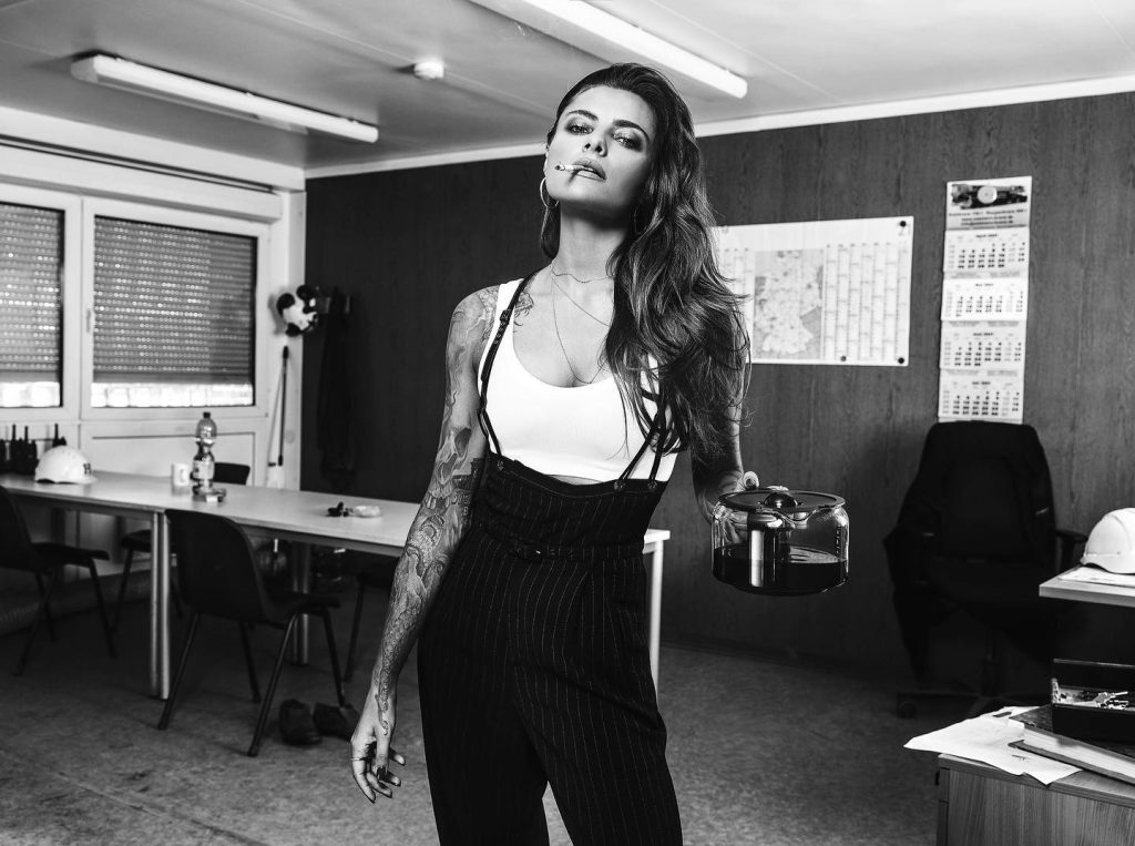 Sophia Thomalla posiert nackt bilder