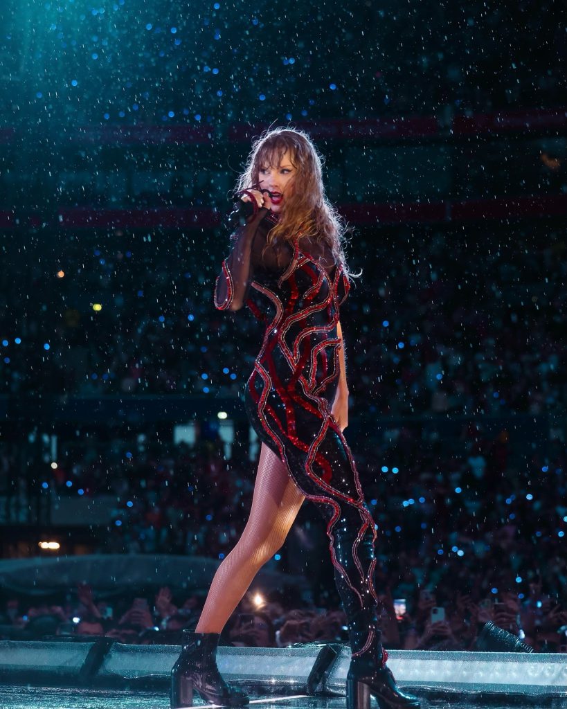 Taylor Swift feurig nackt bilder