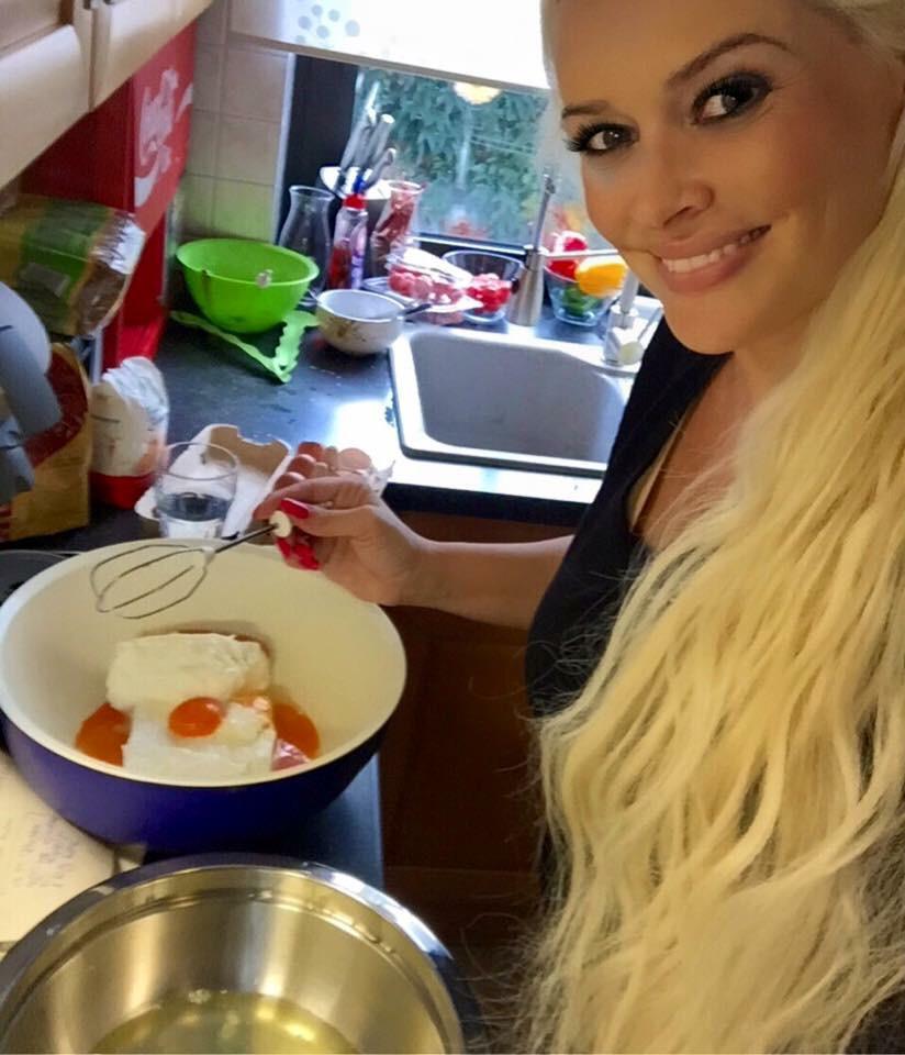 Daniela Katzenberger posiert nackt bilder