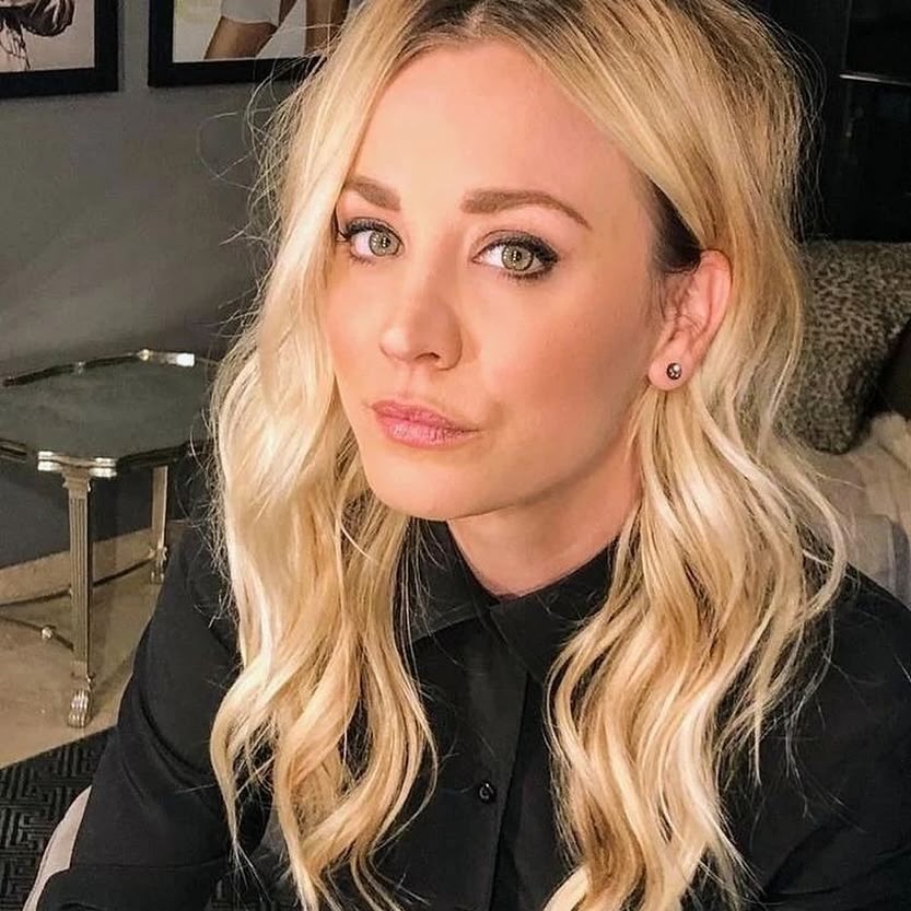 Kaley Cuoco sieht heiß aus