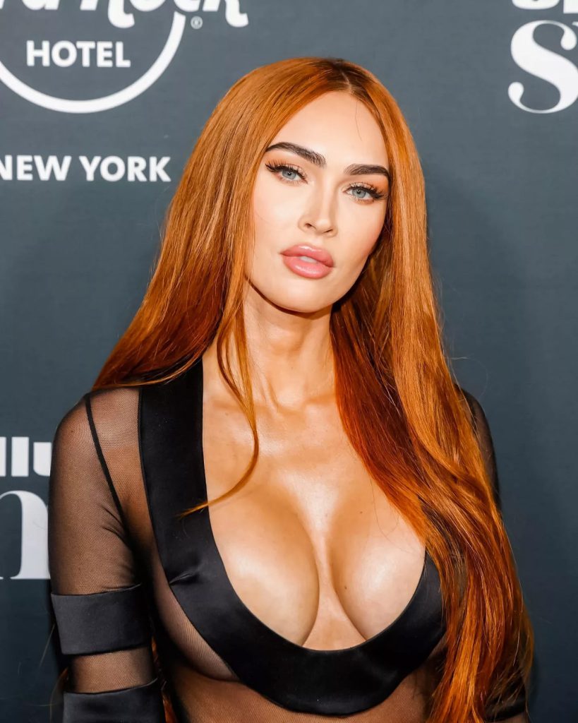 Megan Fox feurig brüste